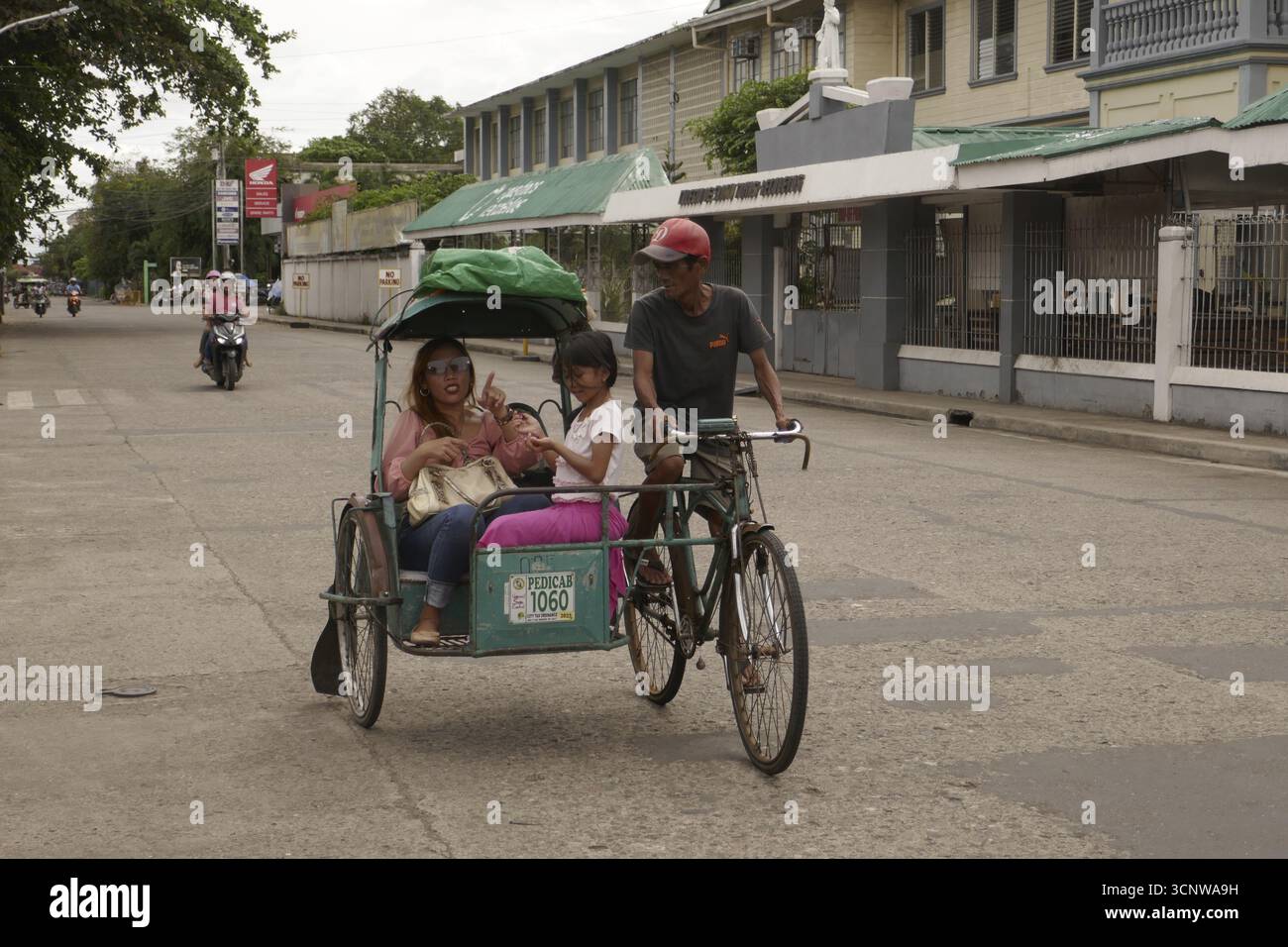 Città delle biciclette San Carlos, taxi per biciclette, taxi, bicicletta, mezzi pubblici, mobilità, servizio, trasporti, Negros Occidental, Filippine Foto Stock