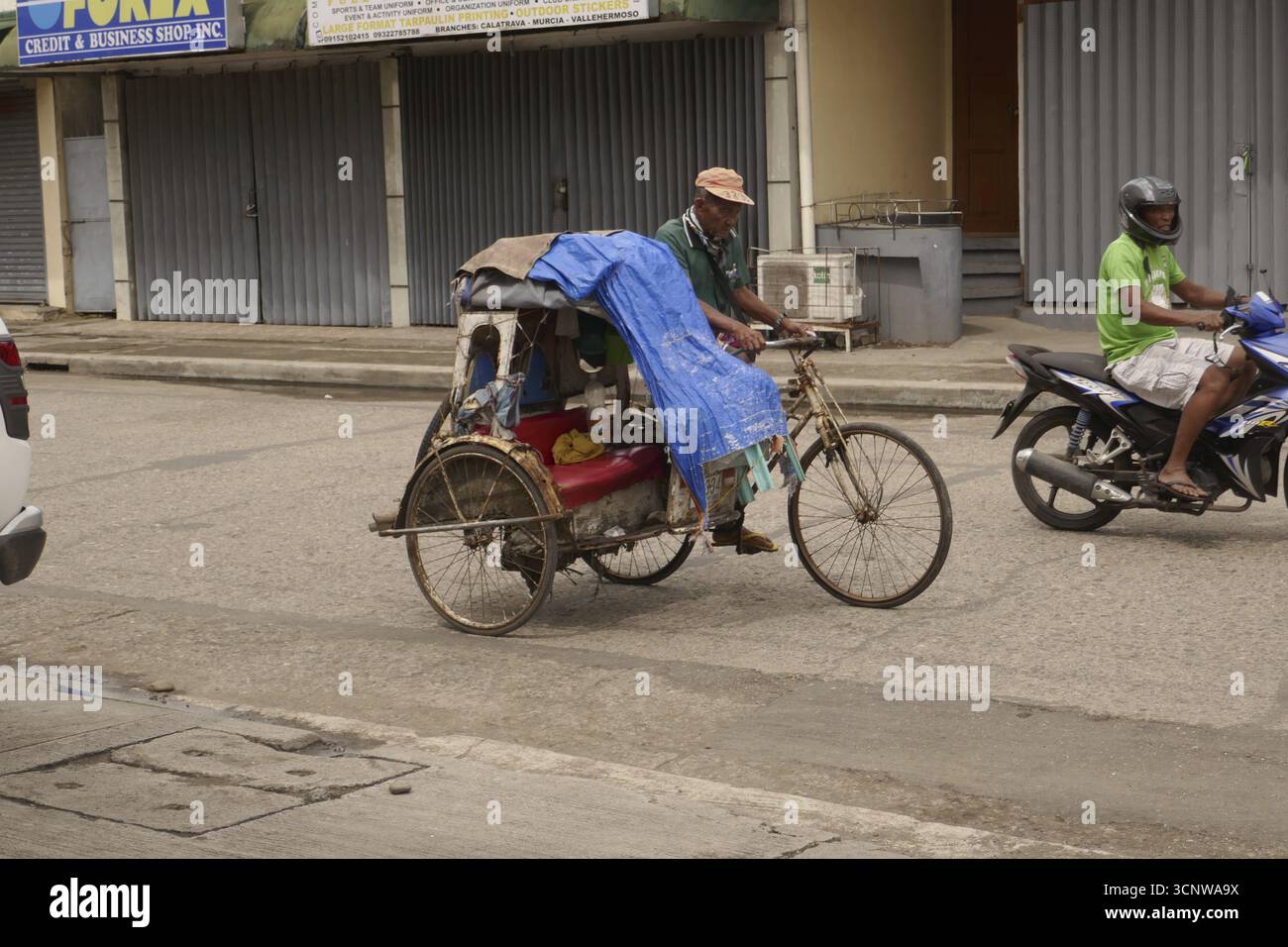 Città delle biciclette San Carlos, taxi per biciclette, taxi, bicicletta, mezzi pubblici, mobilità, servizio, trasporti, Negros Occidental, Filippine Foto Stock