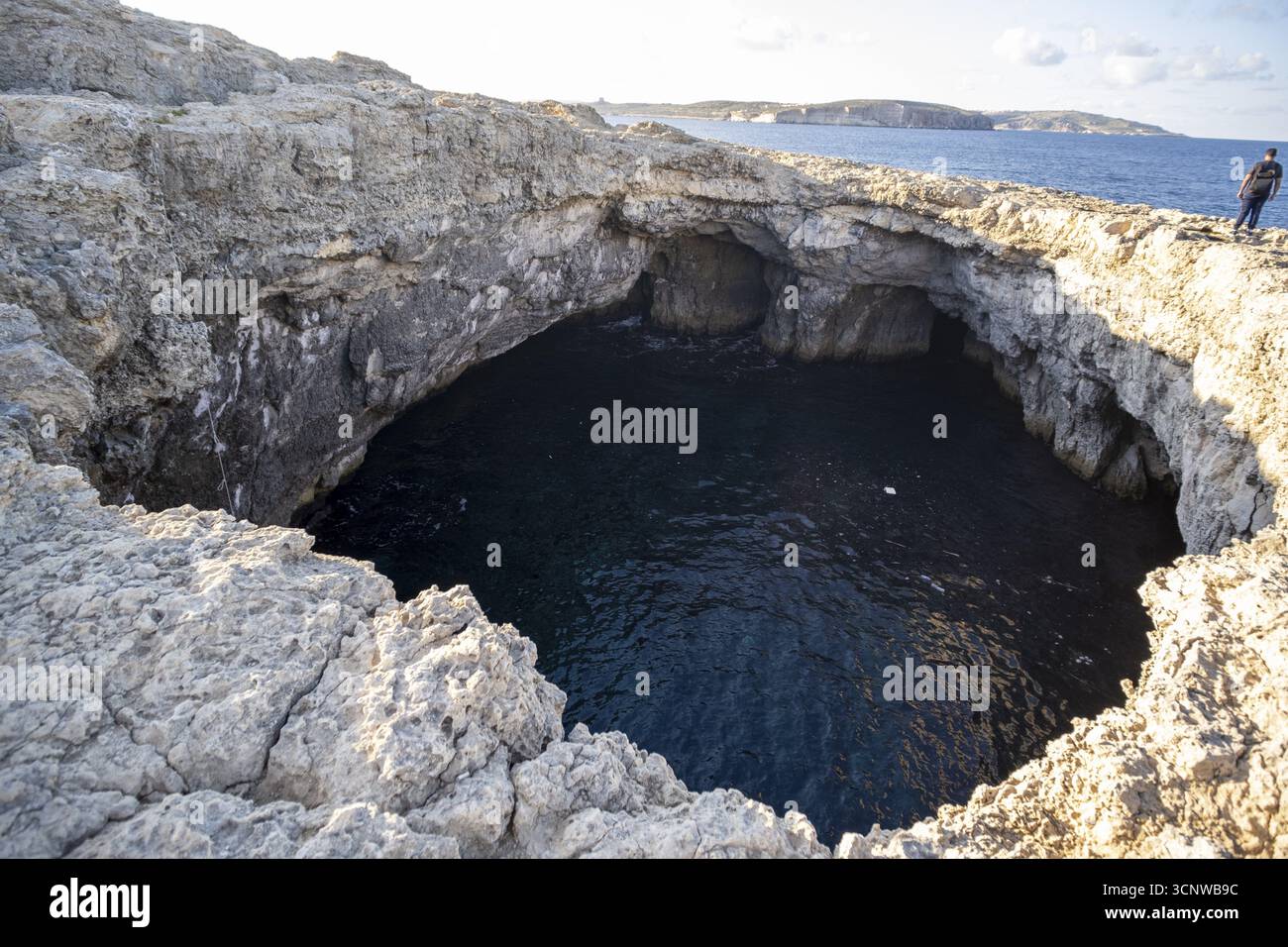 Mare interno a Dwejra, Gozo, dolina costiera naturale a Malta Foto Stock