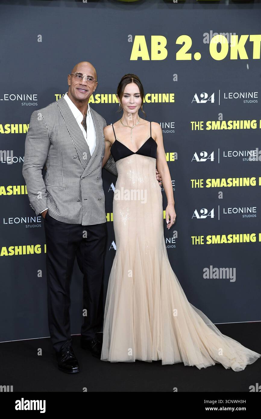 Dwayne Johnson und Emily Blunt bei der Deutschlandpremiere von THE SMASHING MACHINE a Berlino AM 22.09.2025 *** Dwayne Johnson ed Emily Blunt alla prima tedesca della SMASHING MACHINE a Berlino il 22 09 2025 Foto Stock