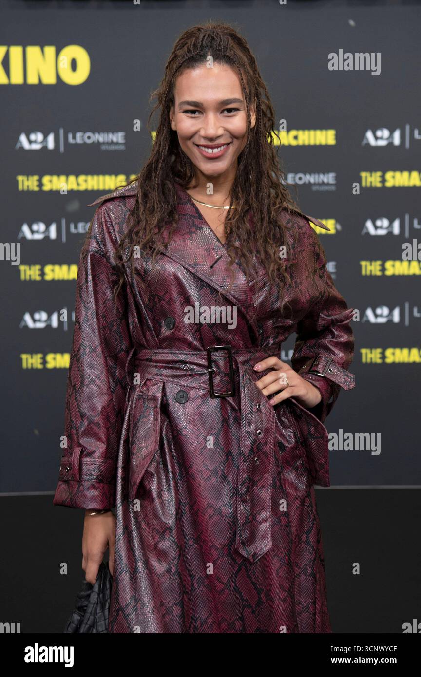 Marie Mouroum bei der Premiere des Kinofims The Smashing Machine im Zoo Palast. Berlino, 22.09.2025 *** Marie Mouroum alla prima del film The Smashing Machine allo Zoo Palast di Berlino, 22 09 2025 foto:XJ.xKnowlesx/xFuturexImagex machine_5773 Foto Stock