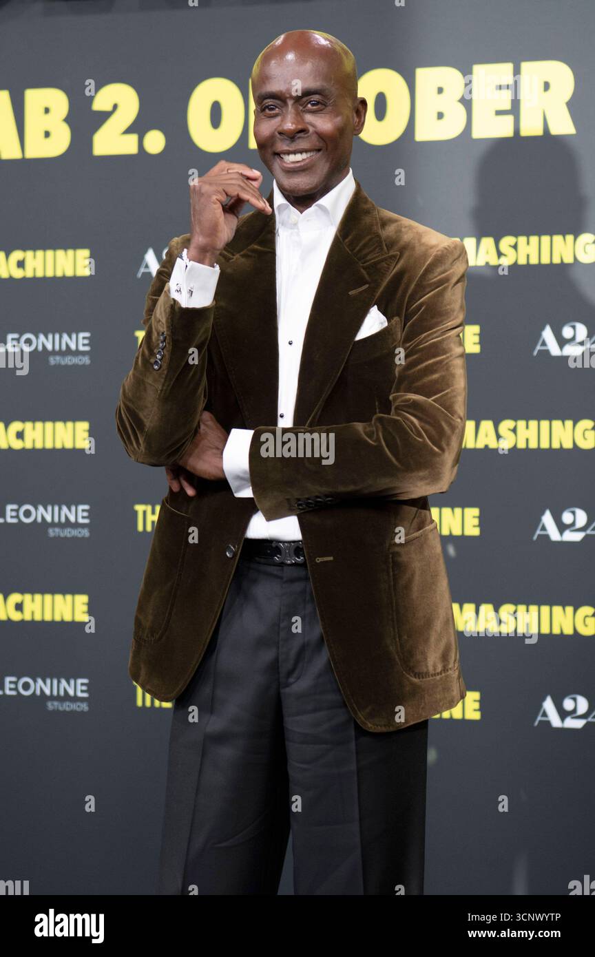 Bruce Darnell bei der Premiere des Kinofims The Smashing Machine im Zoo Palast. Berlino, 22.09.2025 *** Bruce Darnell alla prima del film The Smashing Machine allo Zoo Palast di Berlino, 22 09 2025 foto:XJ.xKnowlesx/xFuturexImagex machine_5810 Foto Stock
