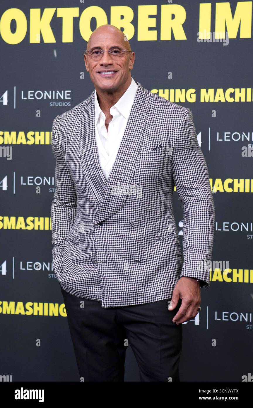Dwayne Johnson bei der Premiere des Kinofims The Smashing Machine im Zoo Palast. Berlino, 22.09.2025 *** Dwayne Johnson alla prima del film The Smashing Machine allo Zoo Palast di Berlino, 22 09 2025 foto:XJ.xKnowlesx/xFuturexImagex machine_5836 Foto Stock