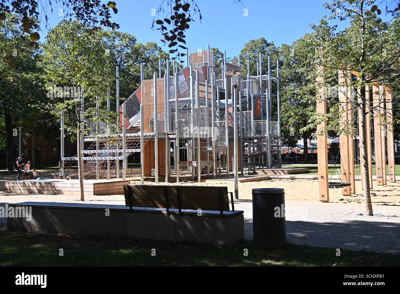 Monaco di Baviera, Germania. 18 settembre 2025. Parco giochi a Monaco senza attrezzature per bambini, vuoto, deserto? Credito: dpa/Alamy Live News Foto Stock