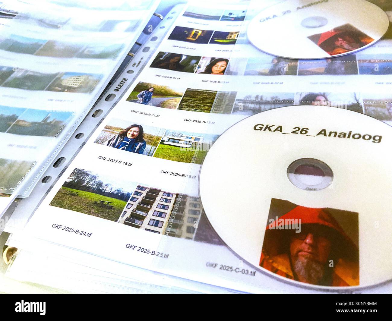 Un metodo per un professionista, narratore visivo, fotografo e fotoreporter per archiviare le sue opere e immagini visive. Tilburg, Paesi Bassi. Foto Stock