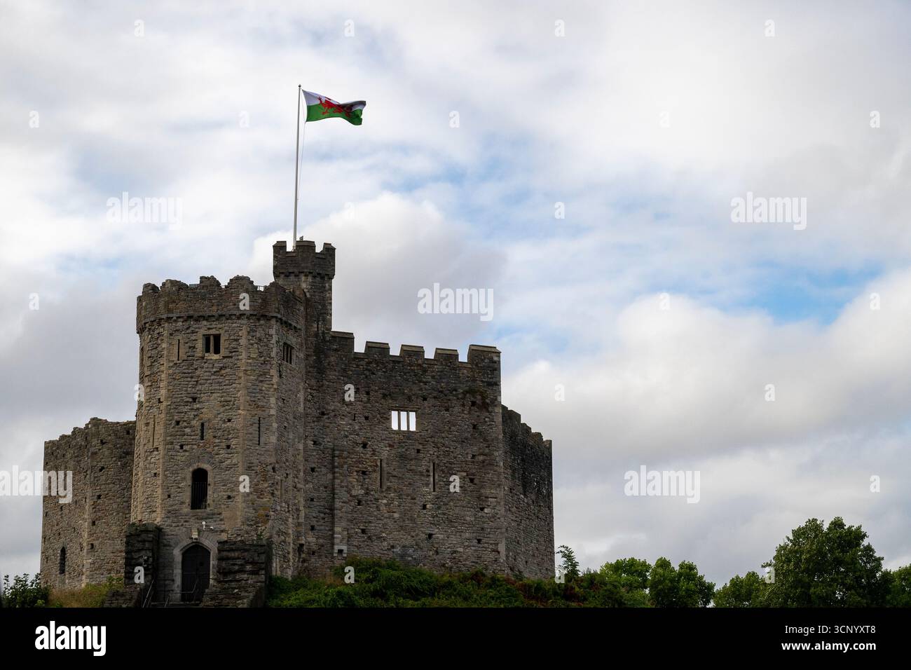 21° Tour della Gran Bretagna 2025 - fase 6 CARDIFF, GALLES - SETTEMBRE 07: Torrette sparate e ripresa di dettaglio del Castello di Cardiff Foto Stock