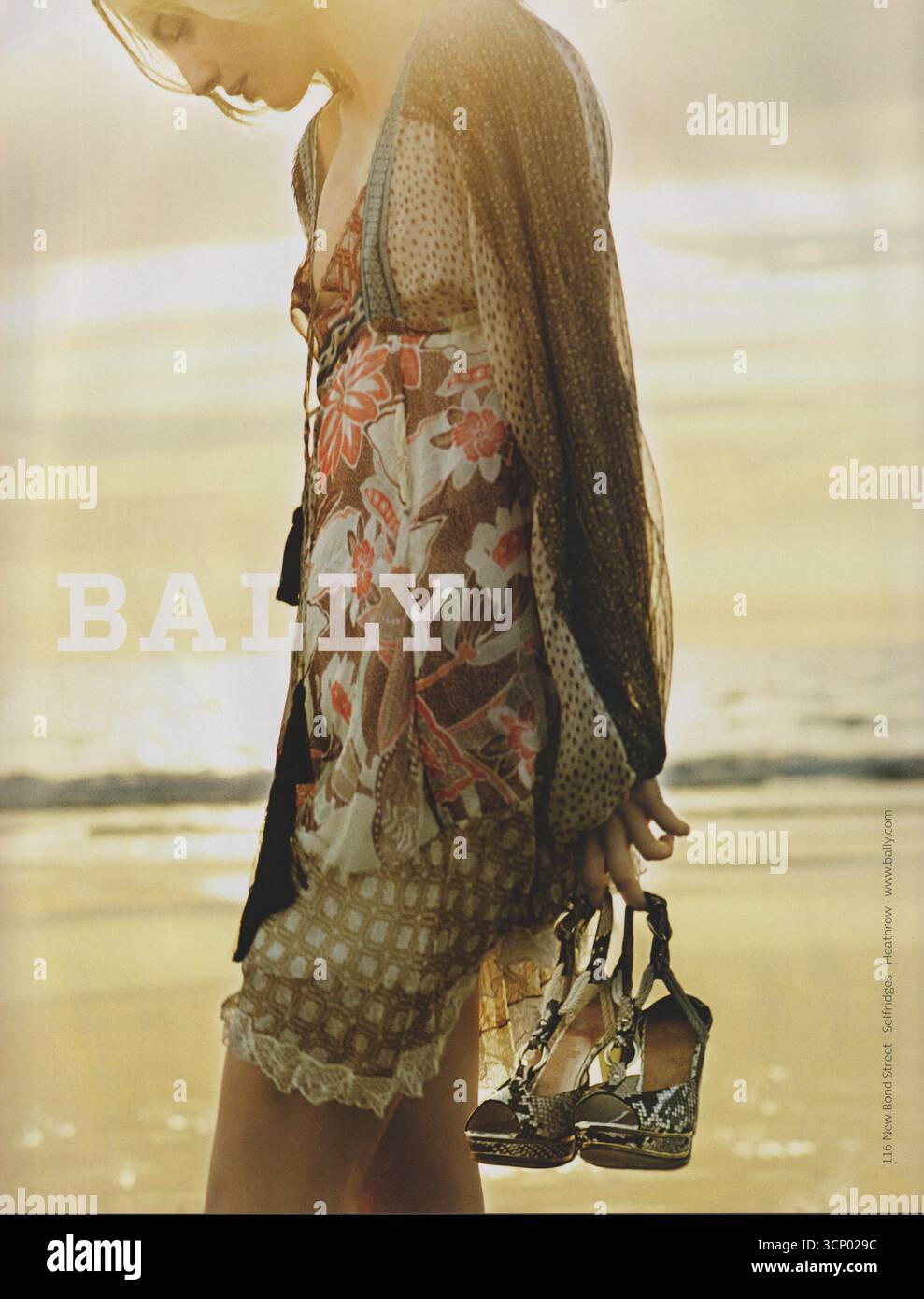 Poster pubblicitario casa di moda Bally su rivista cartacea da 2008 anni, pubblicità, pubblicità creativa Bally da 2000 anni Foto Stock