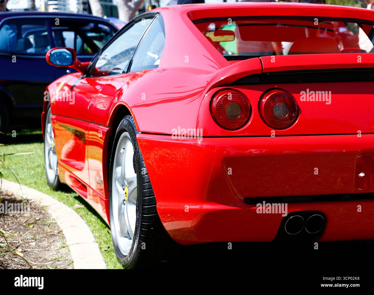 Un'auto sportiva italiana retrò in una giornata di sole. Foto Stock