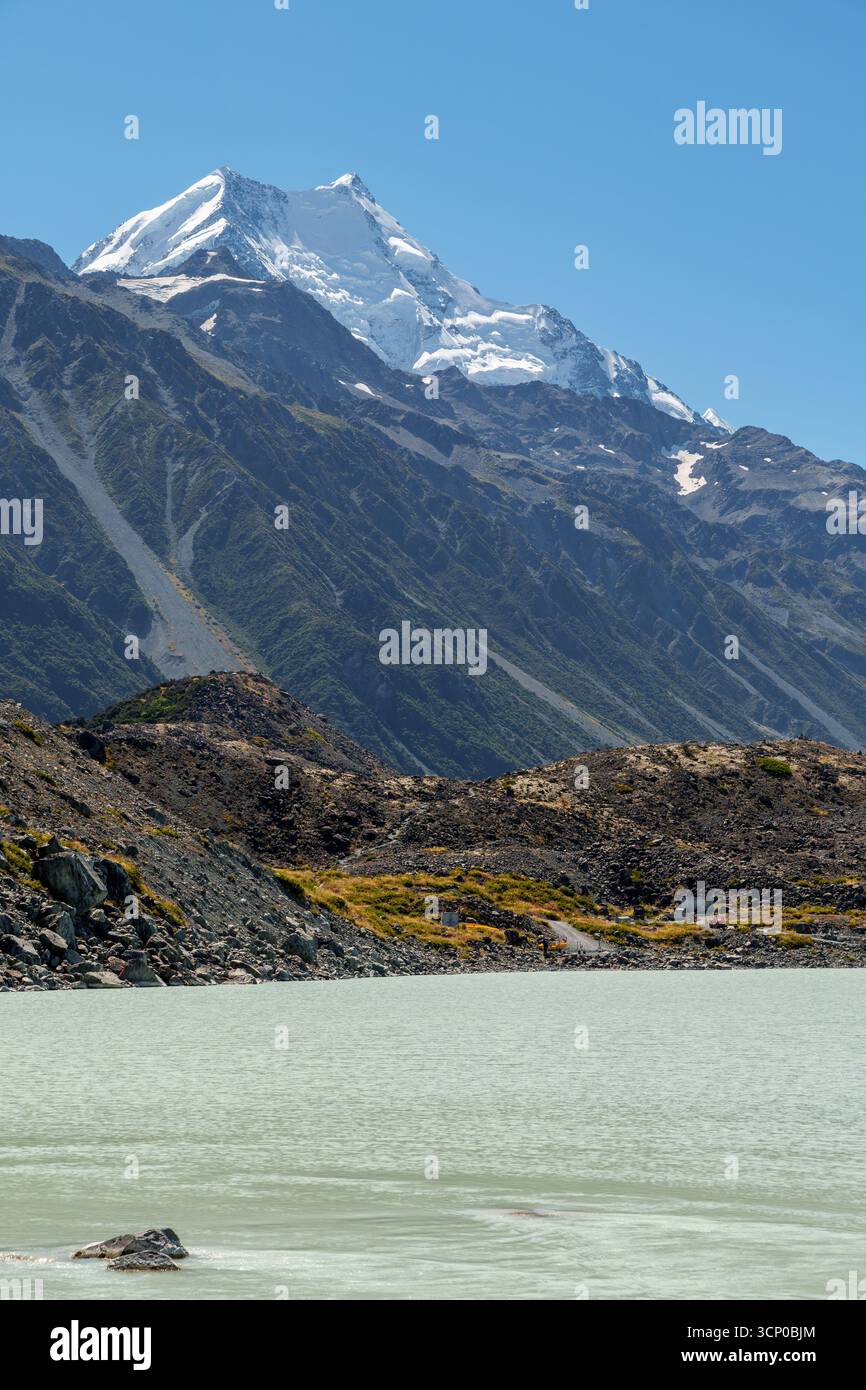 Lago Tasman in primo piano e monte Cook sullo sfondo Foto Stock