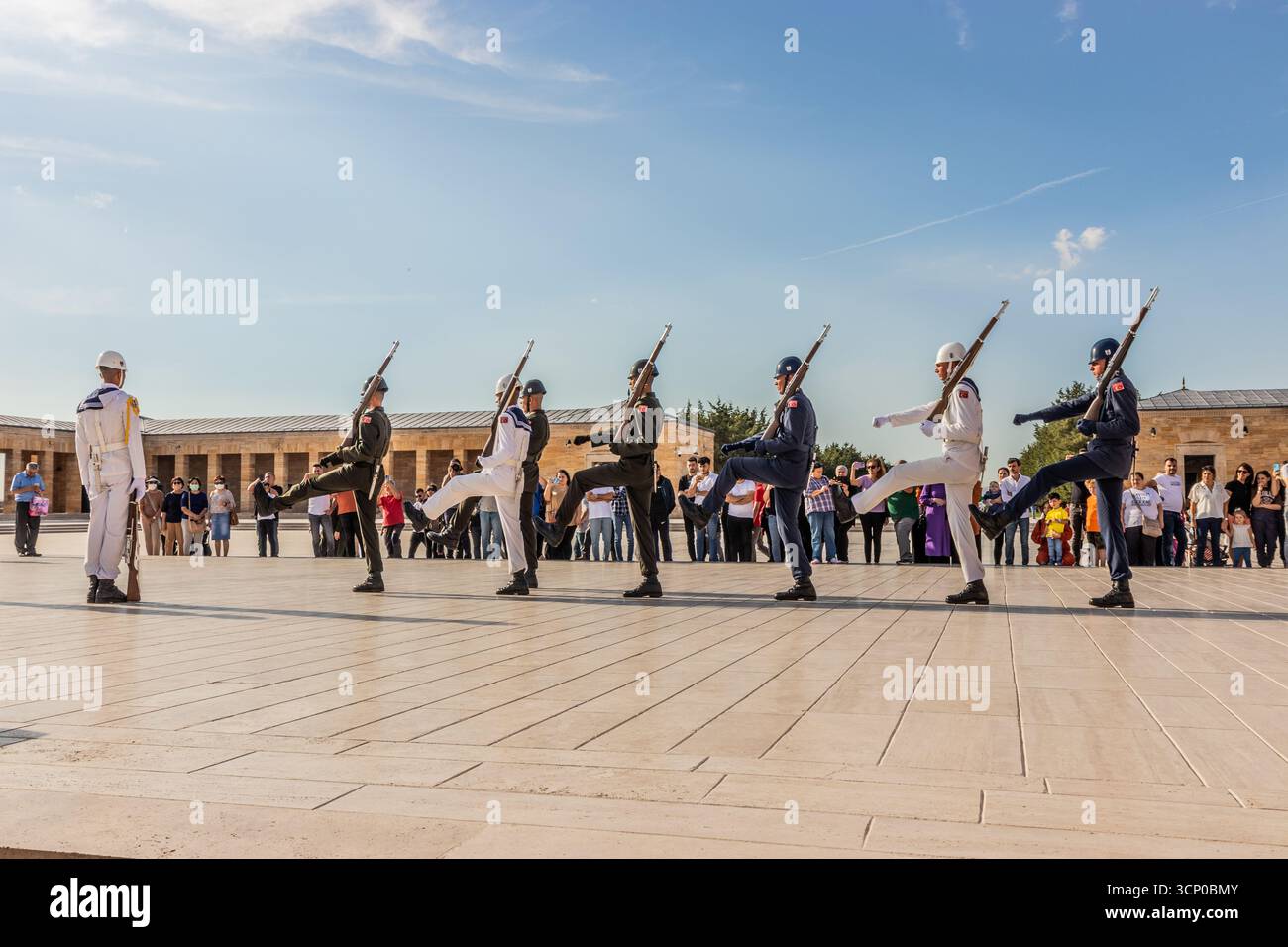 ANKARA, TURCHIA - 20 SETTEMBRE 2022: Cambio delle guardie nel complesso del Mausoleo di Mustafa Kemal Ataturk (Anitkabir) ad Ankara, Turchia Foto Stock