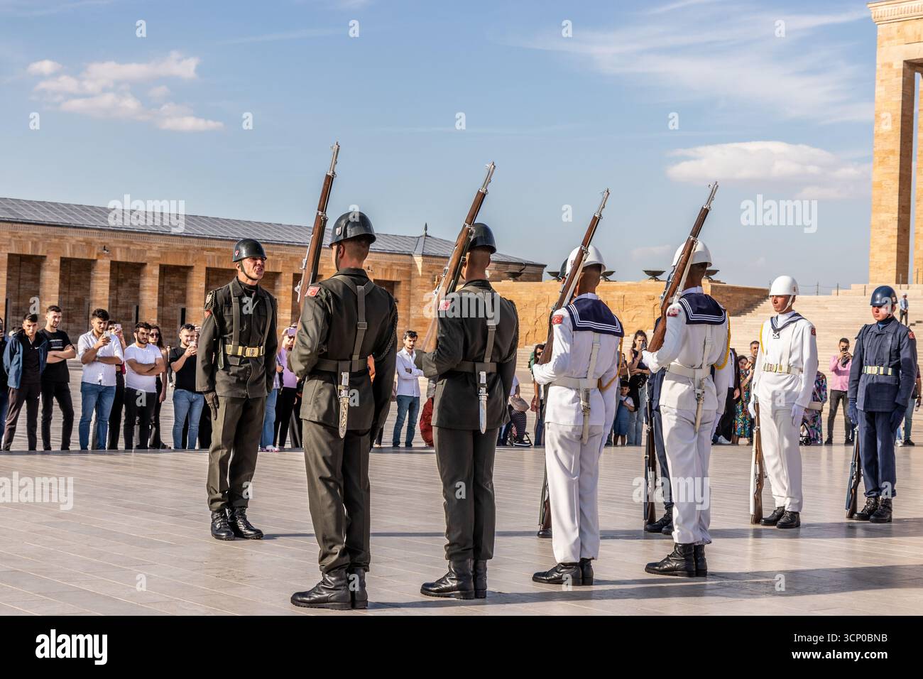 ANKARA, TURCHIA - 20 SETTEMBRE 2022: Cambio delle guardie nel complesso del Mausoleo di Mustafa Kemal Ataturk (Anitkabir) ad Ankara, Turchia Foto Stock