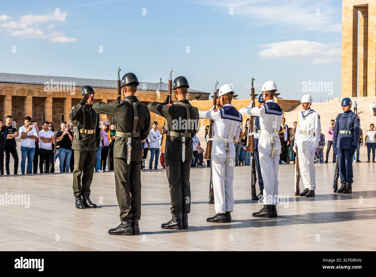 ANKARA, TURCHIA - 20 SETTEMBRE 2022: Cambio delle guardie nel complesso del Mausoleo di Mustafa Kemal Ataturk (Anitkabir) ad Ankara, Turchia Foto Stock