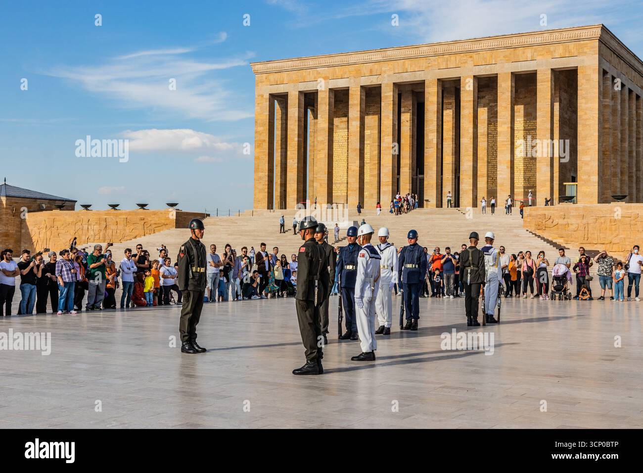 ANKARA, TURCHIA - 20 SETTEMBRE 2022: Cambio delle guardie nel complesso del Mausoleo di Mustafa Kemal Ataturk (Anitkabir) ad Ankara, Turchia Foto Stock
