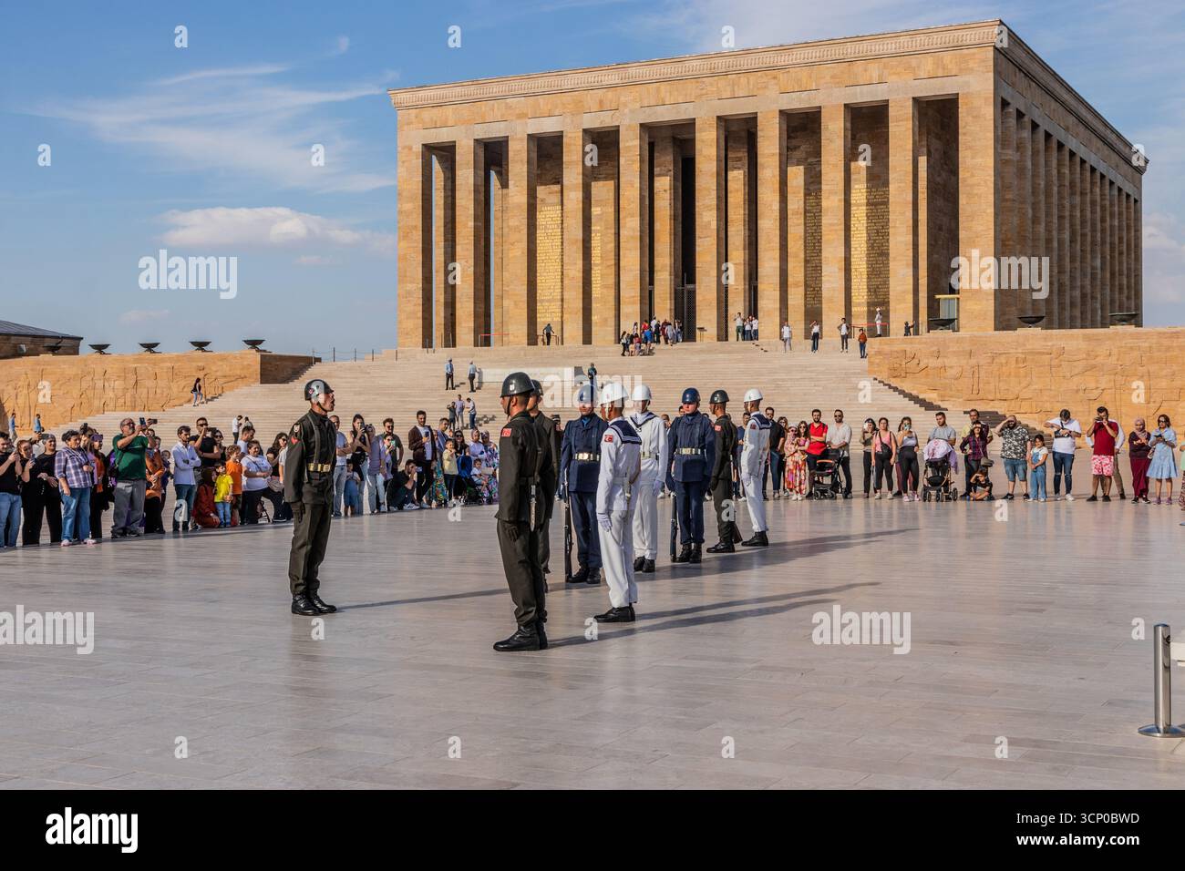 ANKARA, TURCHIA - 20 SETTEMBRE 2022: Cambio delle guardie nel complesso del Mausoleo di Mustafa Kemal Ataturk (Anitkabir) ad Ankara, Turchia Foto Stock