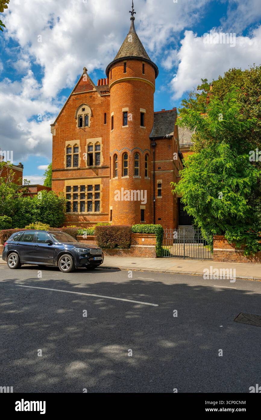 La Tower House, 9 Melbury Road (ora 29), progettata da William Burges per se stesso, costruì il 1876C8 Foto Stock
