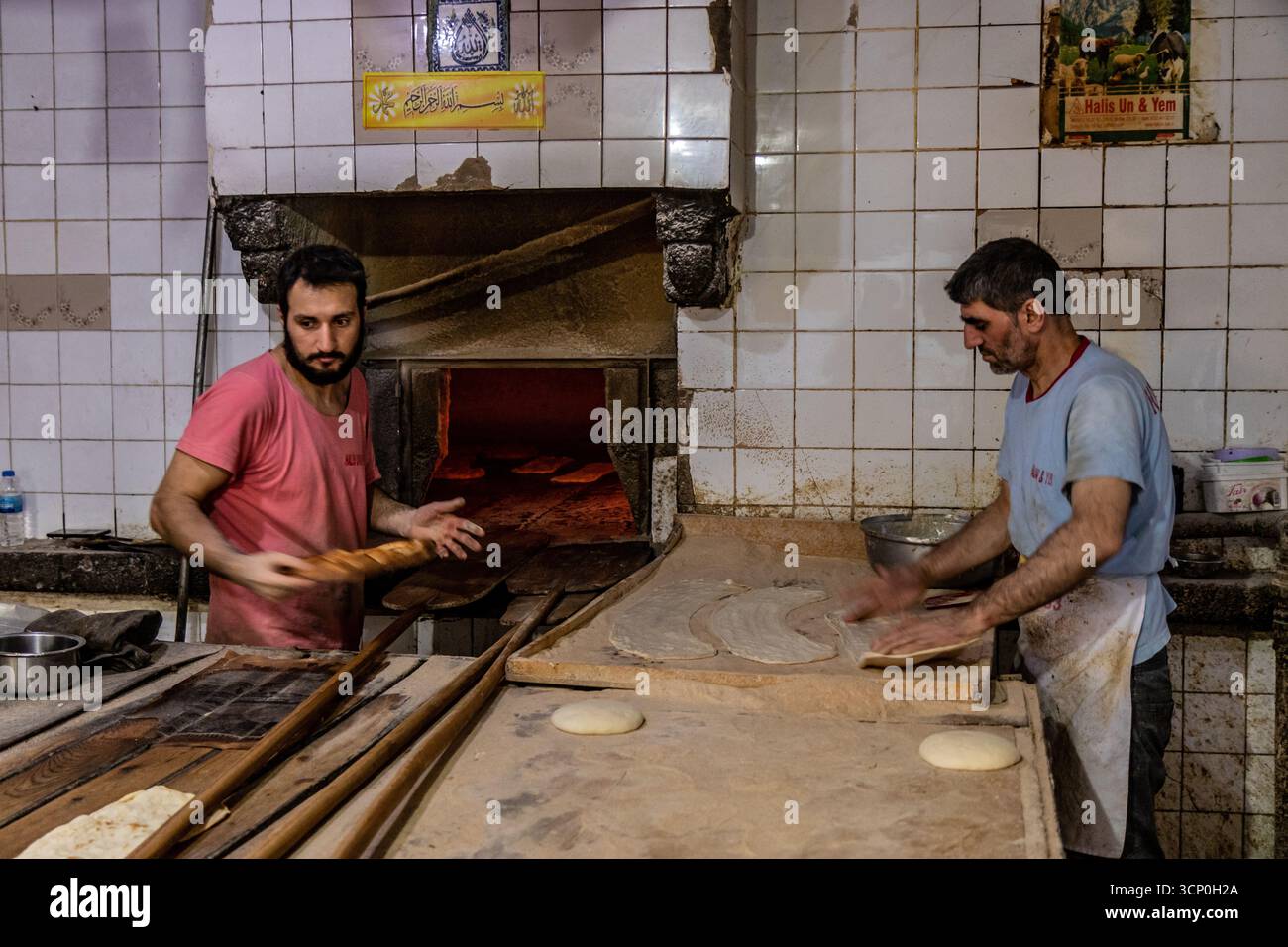 DIYARBAKIR, TURCHIA - 25 SETTEMBRE 2022: Panetteria nella città vecchia di Diyarbakir, Turchia Foto Stock