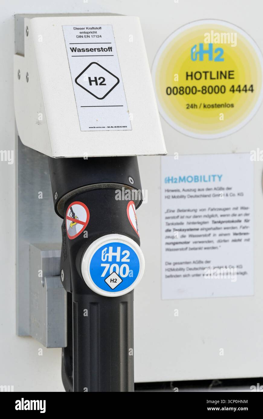 DEUTSCHLAND, SH, Handewitt, Shell Tankstelle mit H2 Mobility Wasserstoff Zapfsäule, H2 Mobility Deutschland GmbH ist ein privates Unternehmen, das von verschiedenen Gesellschaftern getragen wird, darunter Air liquide, Daimler, Linde, OMV, shell, Total e BMW Foto Stock