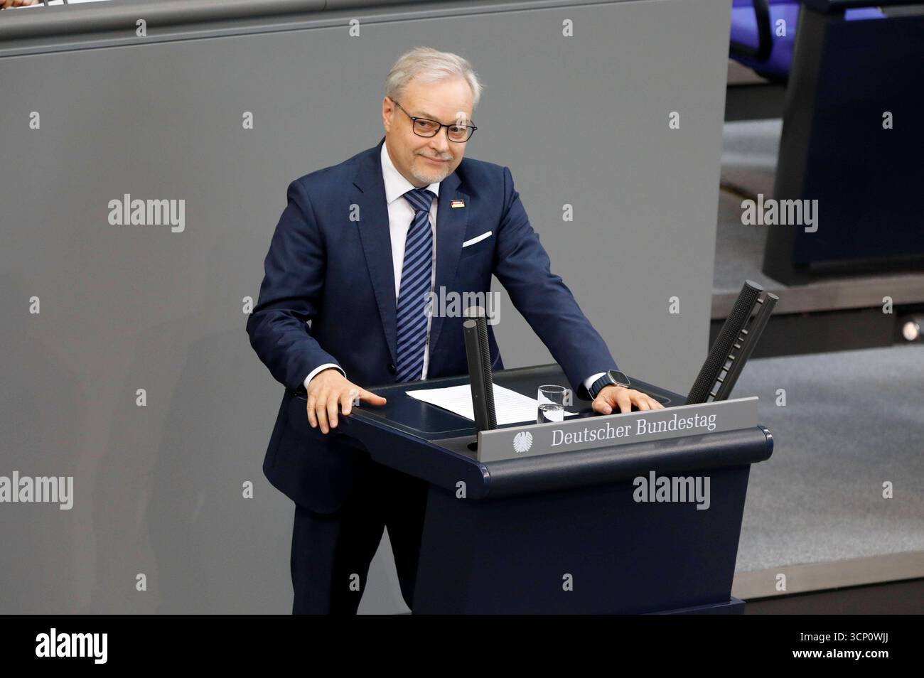Marc Bernhard in der 26. Sitzung des 21. Deutschen Bundestages im Reichstagsgebäude. Berlino, 23.09.2025 *** Marc Bernhard alla 26a sessione del 21 Bundestag tedesco nell'edificio del Reichstag Berlino, 23 09 2025 foto:xAgenturxWehnertx/xGränzdörferx/xFuturexImagex bundestagssitzung26_5986 Foto Stock