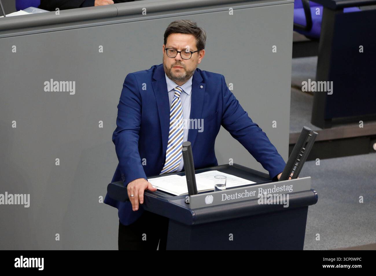 Lars Rohwer nel der 26. Sitzung des 21. Deutschen Bundestages im Reichstagsgebäude. Berlino, 23.09.2025 *** Lars Rohwer alla 26a sessione del 21 Bundestag tedesco nell'edificio del Reichstag Berlino, 23 09 2025 foto:xAgenturxWehnertx/xGränzdörferx/xFuturexImagex bundestagssitzung26_6005 Foto Stock