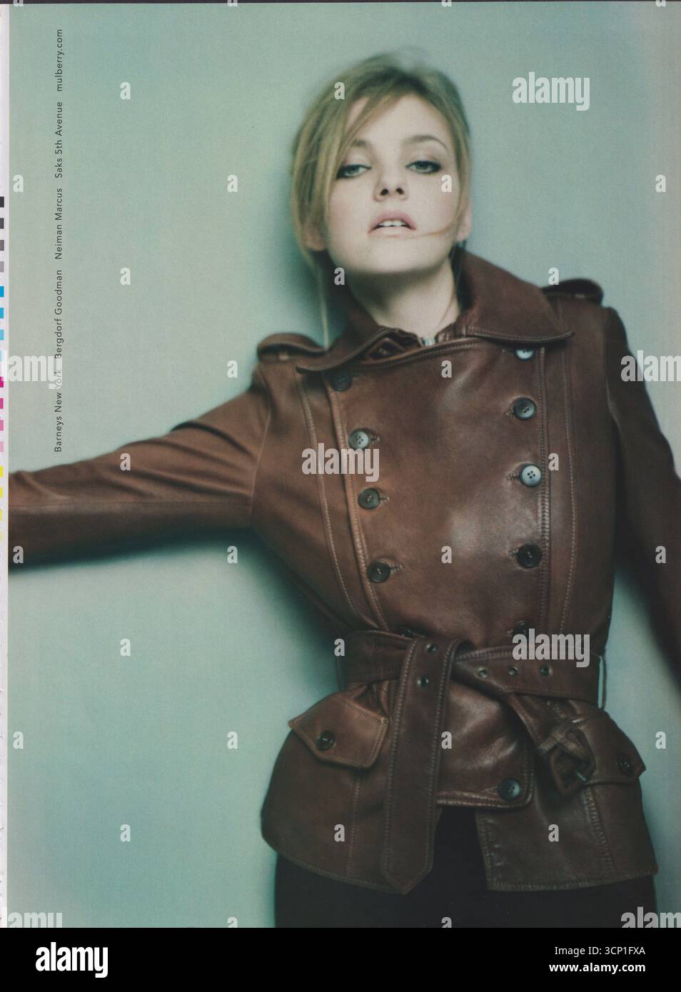 Poster che pubblicizza la casa di moda Mulberry in una rivista di carta dell'anno 2005, pubblicità, pubblicità creativa Mulberry degli anni '2000 Foto Stock