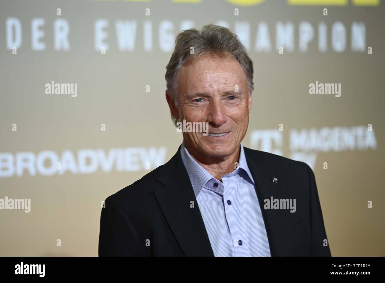 Colonia, Germania. 23 settembre 2025. Bernhard LANGER, golf pro, Red carpet, spettacolo Red carpet, arrivo, arrivo, anteprima cinematografica anteprima cinematografica BERNHARD LANGER - The Eternal Champion su 23.09.2025 al cinema Cinedom di Colonia, credito: dpa/Alamy Live News Foto Stock
