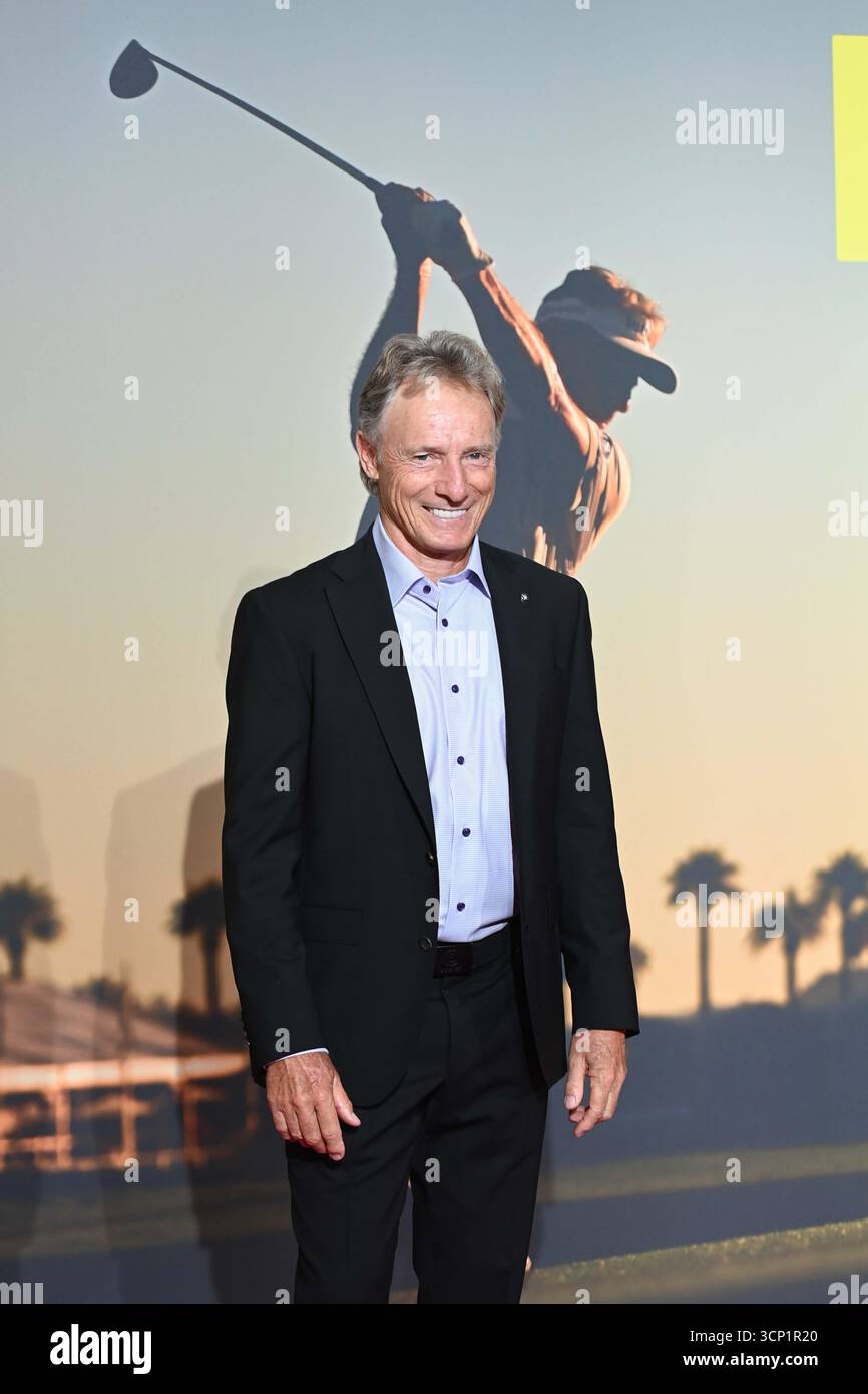 Colonia, Germania. 23 settembre 2025. Bernhard LANGER, golf pro, Red carpet, spettacolo Red carpet, arrivo, arrivo, anteprima cinematografica anteprima cinematografica BERNHARD LANGER - The Eternal Champion su 23.09.2025 al cinema Cinedom di Colonia, credito: dpa/Alamy Live News Foto Stock