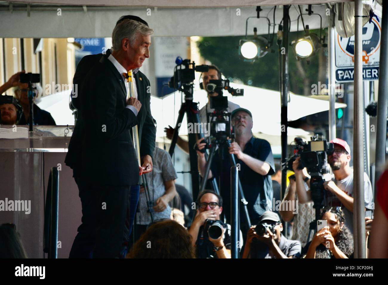 Bill Nye, The Science Guy, ha ricevuto una stella sulla Hollywood Walk of Fame a Los Angeles, California, il 22 settembre 2025. Foto Stock