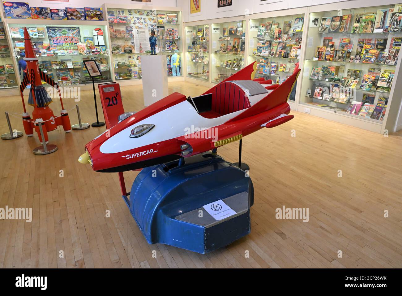 Thunderbirds and Space: 1999 - una celebrazione di giocattoli e collezionabili fantascientifici - Museum of Brands - Londra Regno Unito Foto Stock