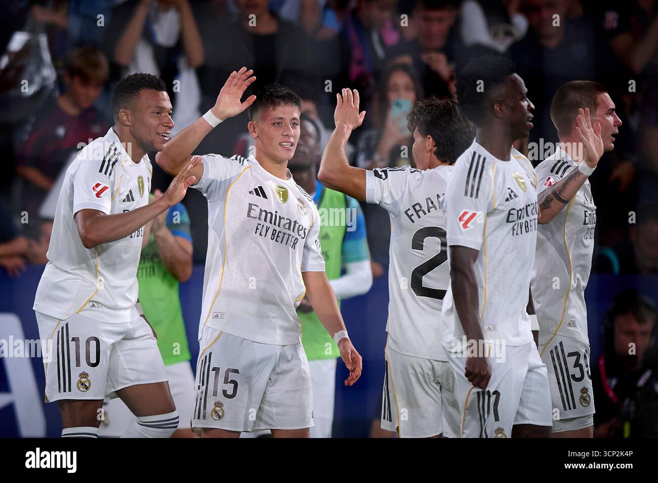 Valencia, Spagna. 23 settembre 2025. I giocatori del Real Madrid festeggiano la partita di calcio della liga tra Real Madrid e Levante UD, a Valencia, Spagna, il 23 settembre 2025. Crediti: Stinger/Xinhua/Alamy Live News Foto Stock