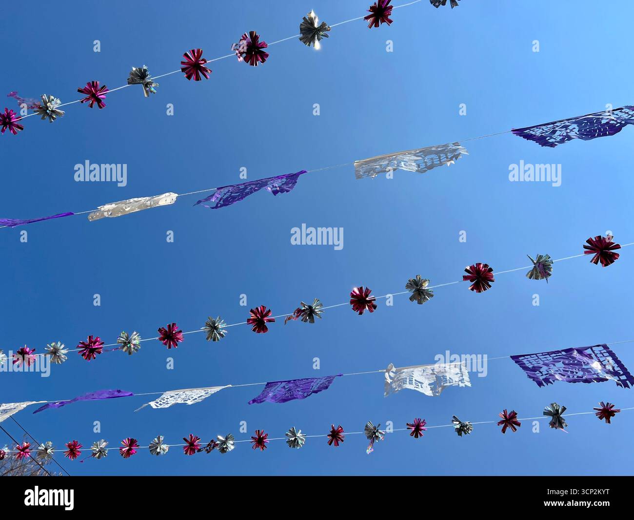 Papel picado, Oaxaca, Messico - Immagine stock catturata con smartphone