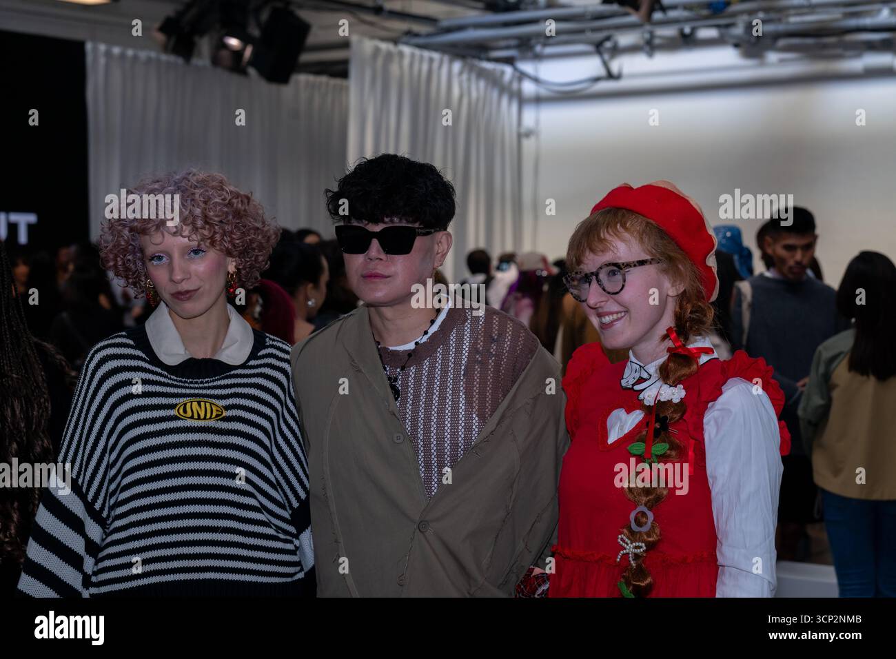 Londra, Regno Unito, 22 settembre 2025, è il terzo giorno della settimana della moda di Londra con vari design al Fashion Scout. Ecco alcuni ritratti del pubblico che ha partecipato ai vari spettacoli ai Protein Studios di Shoreditch., Andrew Lalchan Photography/Alamy Live News Foto Stock