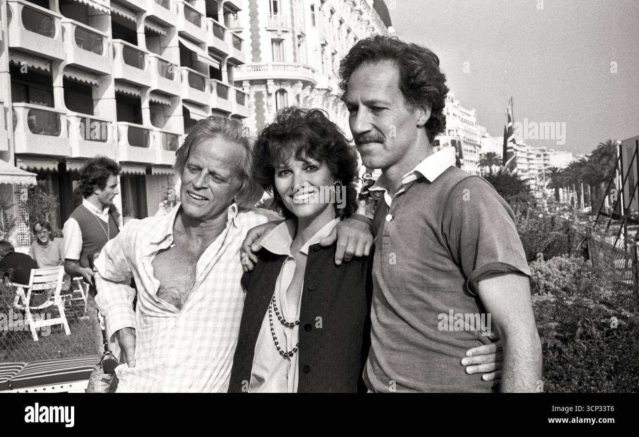 KLAUS KINSKI, CLAUDIA CARDINALE ET WERNER HERZOG POUR LA PROMOTION DU FILM FITZCARRALDO QUI A RECU LE PRIX DE LA MISE EN SCENE AU FESTIVAL DE CANNES EN MAI 1982 FOTO DI APS-MEDIAS/ABACAPRESS.COM CREDITI: ABACA PRESS/ALAMY LIVE NEWS Foto Stock