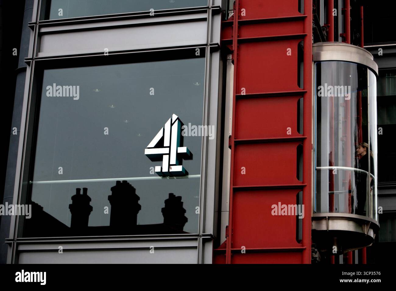 Foto del file del 07/06/07 della sede centrale di Channel 4 a Horseferry Road, nel centro di Londra. Channel 4 è diventata la prima emittente del settore pubblico (PSB) a lanciare liberamente nuovi canali sul servizio di streaming. Liberamente, sostenuto da BBC, ITV, Channel 4 e Channel 5, offre alle famiglie l'accesso ai canali in chiaro via Internet, insieme a contenuti on demand, senza la necessità di un'emissione aerea o satellitare data: Mercoledì 24 settembre 2025. Foto Stock