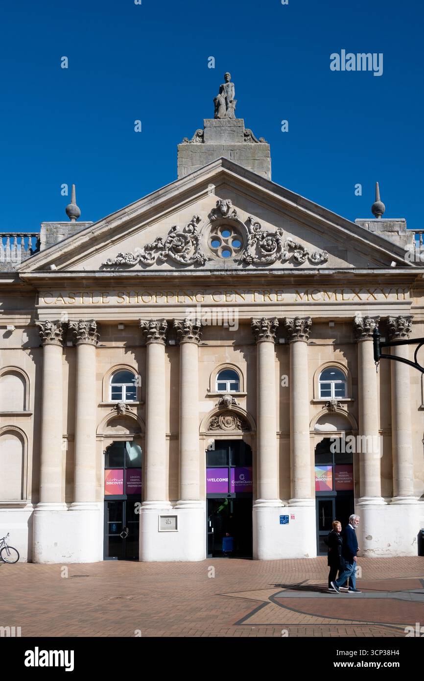 Ingresso al centro commerciale Castle Quay, Banbury, Oxfordshire, Inghilterra, Regno Unito Foto Stock