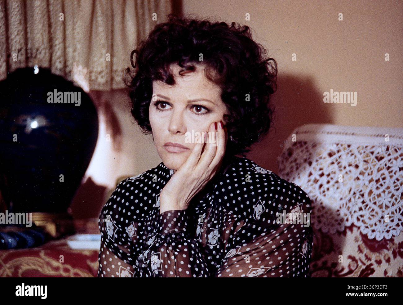 Film: Claretta - nella foto: Claudia Cardinale - titolo originale: Claretta - genere: Biografico, drammatico, storico - regista: Pasquale Squitieri Foto Stock