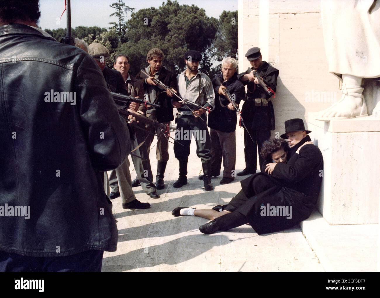 Film: Claretta - nella foto: Claudia Cardinale, Fernando Briamo - titolo originale: Claretta - genere: Biografico, drammatico, storico - regista: Pasquale Squitieri Foto Stock