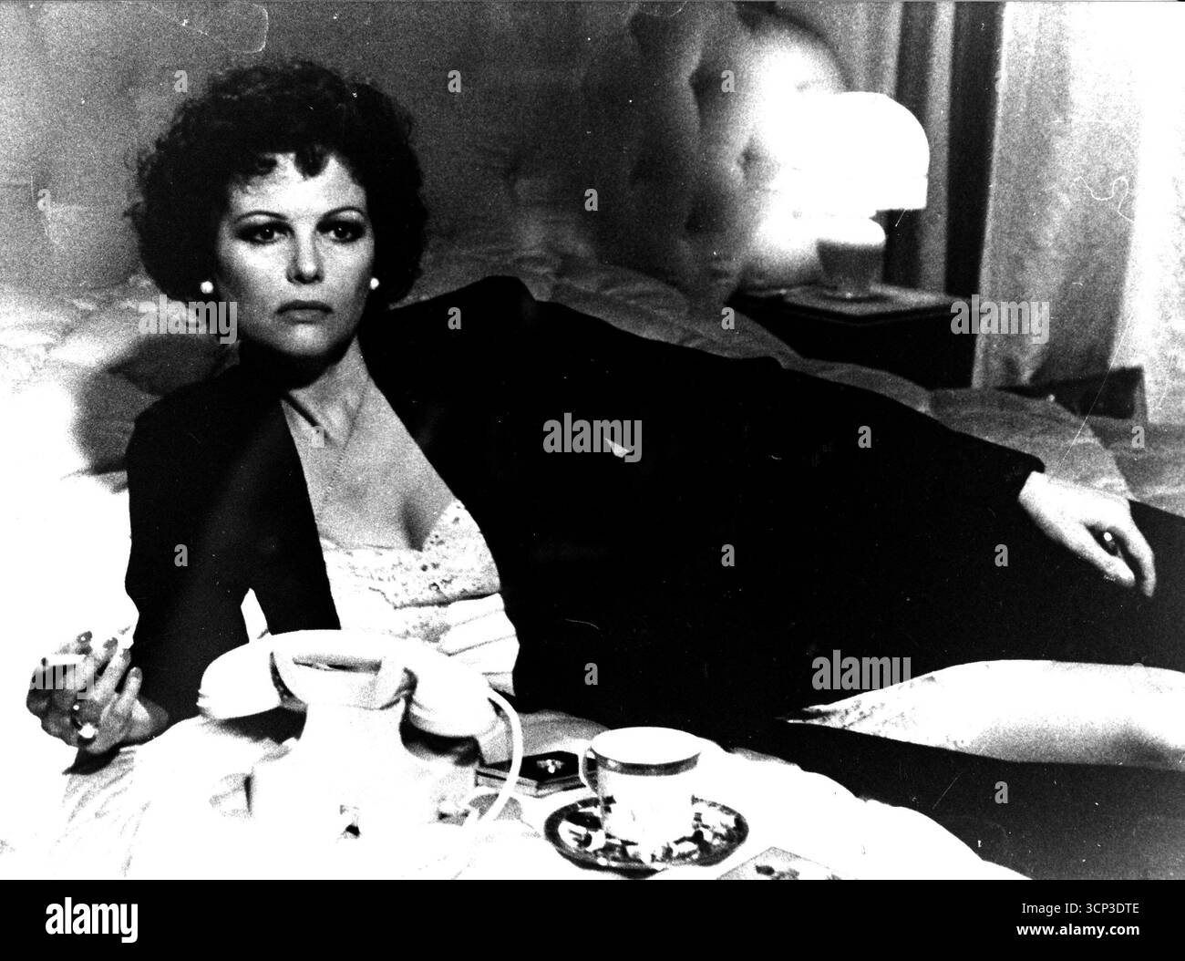 Film: Claretta - nella foto: Claudia Cardinale - titolo originale: Claretta - genere: Biografico, drammatico, storico - regista: Pasquale Squitieri Foto Stock