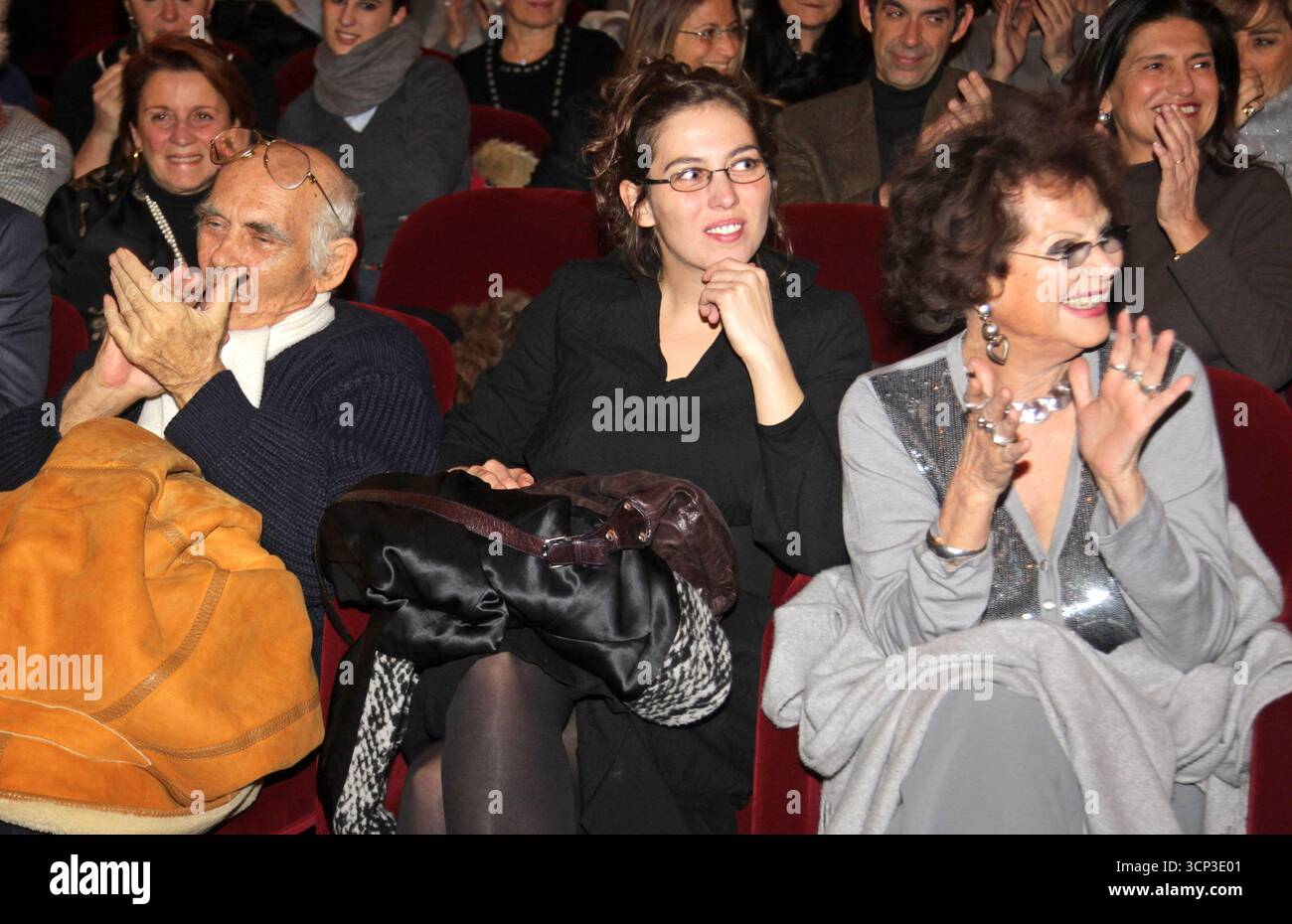 Bari, BIFEST 2011 (Bari International Film&TV Festival). Nella foto Pasquale Squitieri, Claudia Squitieri, Claudia Cardinale Foto Stock