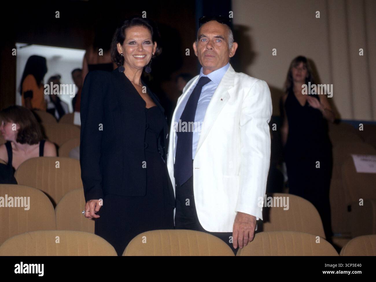 Milano, Archivio dei personaggi degli anni '90 nella foto: Claudia Cardinale, Pasquale Squitieri ©fotostore Foto Stock