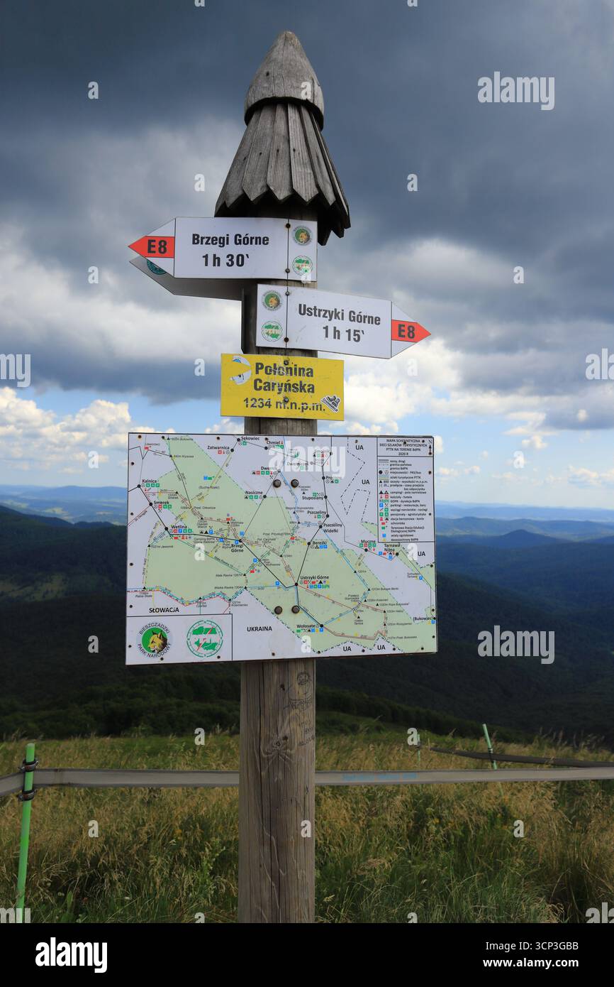 Escursionismo segni sul Polonina Carynska, monti Bieszczady, Polonia Foto Stock