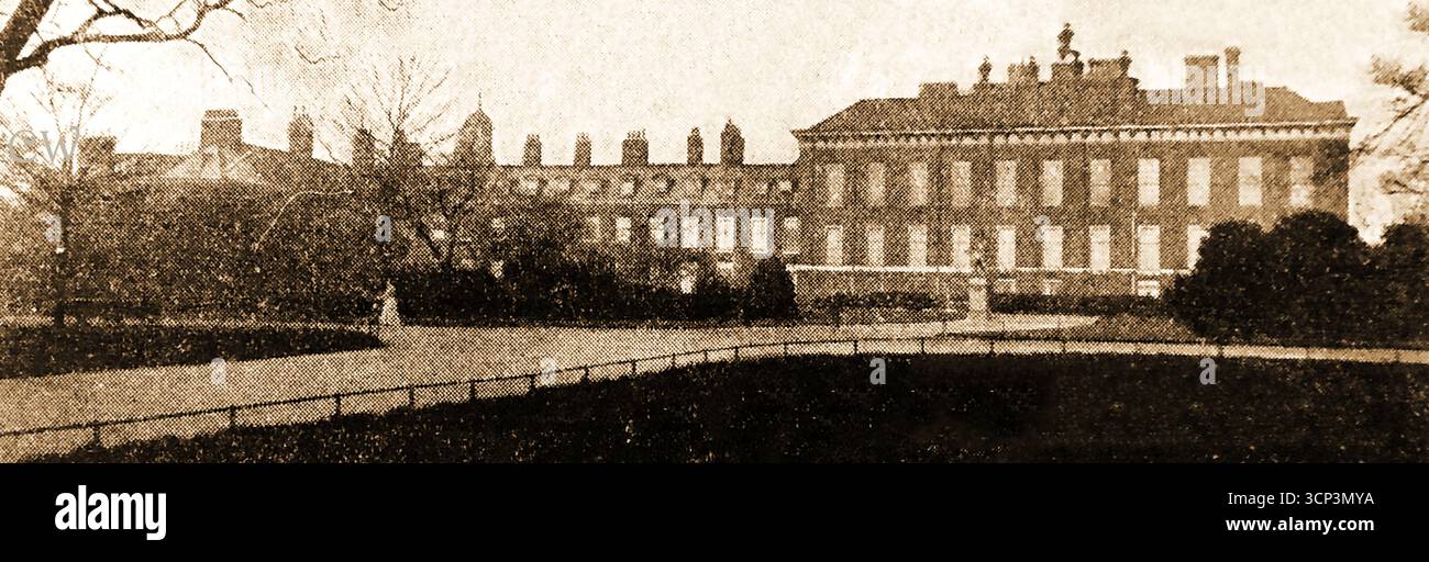Una vecchia foto del 1918 di Kensington Palace, la casa della principessa Luisa, duchessa di Argyll. (Louisa Caroline Alberta; 1848 – 1939), era la sesta figlia della regina Vittoria e del principe Alberto., prestò servizio anche come viceregale consorte del Canada Foto Stock