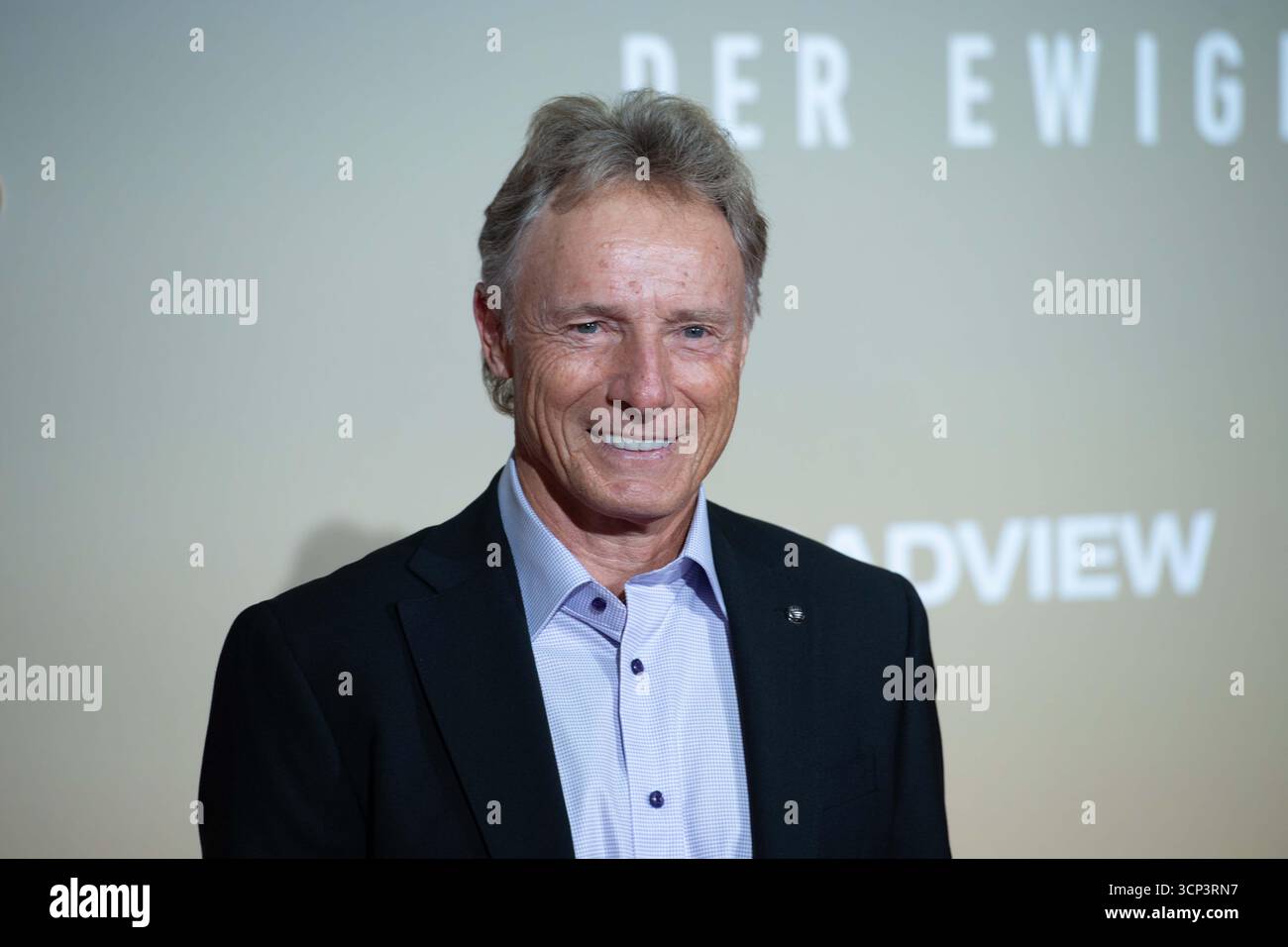 Colonia, Germania. 23 settembre 2025. Bernhard LANGER, golf pro, Red carpet, spettacolo Red carpet, arrivo, arrivo, anteprima cinematografica anteprima cinematografica BERNHARD LANGER - The Eternal Champion su 23.09.2025 al cinema Cinedom di Colonia, credito: dpa/Alamy Live News Foto Stock