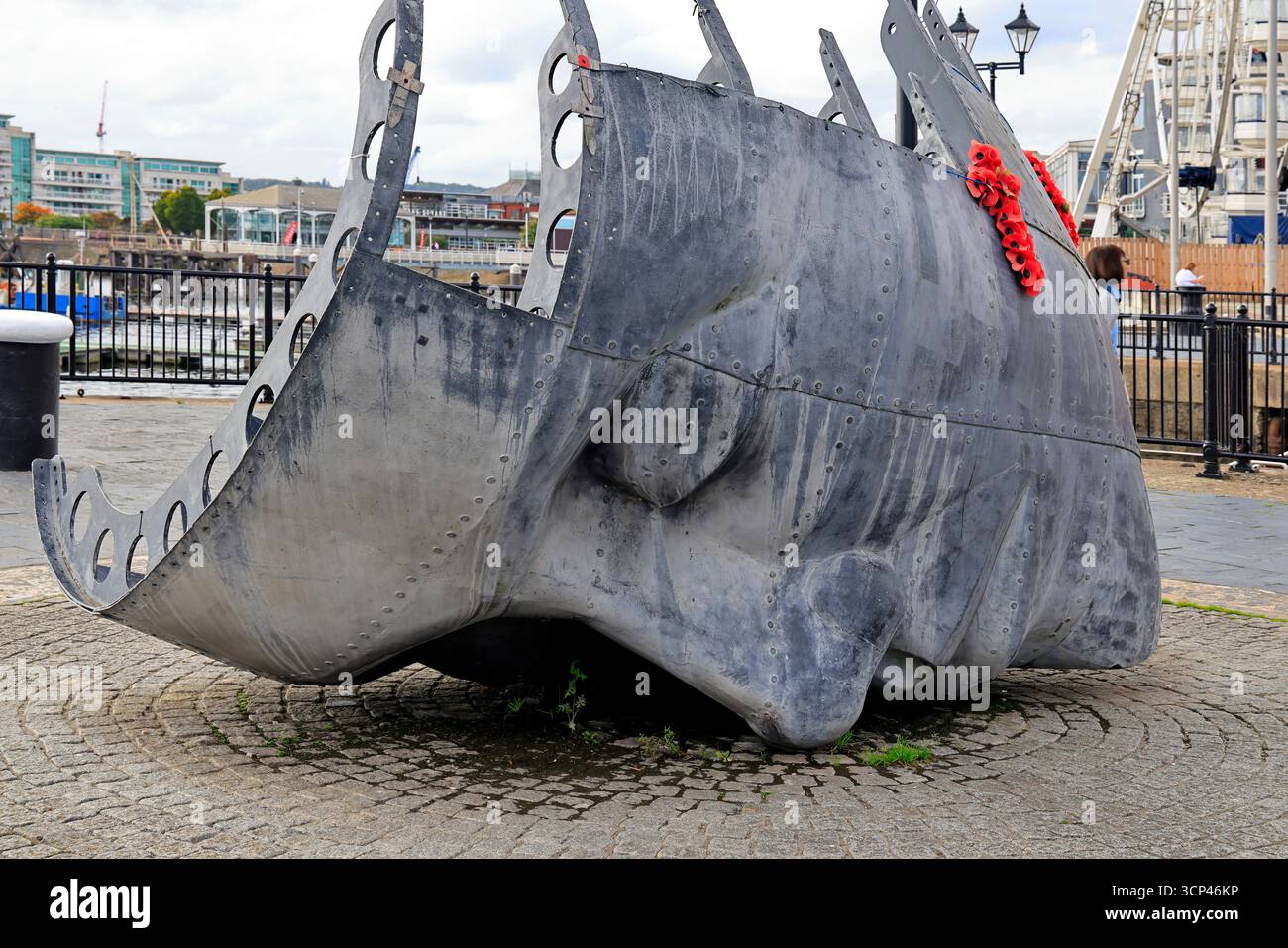 Monumento commemorativo ai mercanti marittimi, Cardiff Bay, Cardiff, Galles del Sud. Presa nel settembre 2025 Foto Stock