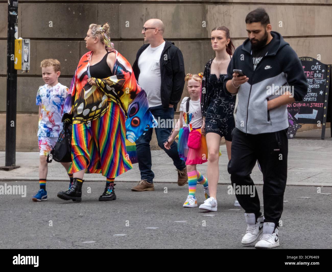 Glasgow's Pride 19 luglio 2025 marzo per le strade di Glasgow, Scozia, Regno Unito. Sostenere le persone LGBTQ e LGBTQ+. Foto Stock