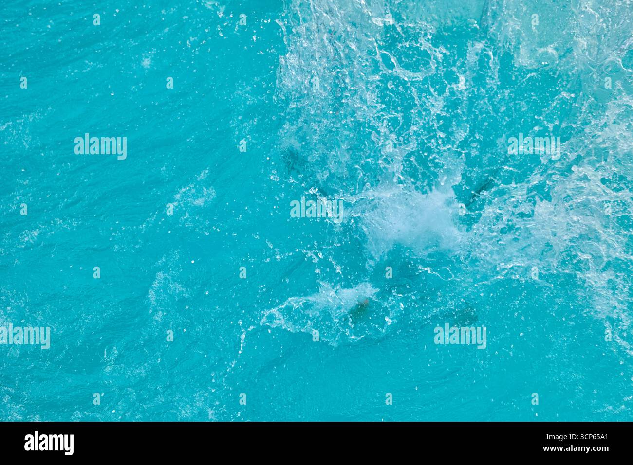 Primo piano astratto di una limpida onda dell'Oceano Foto Stock