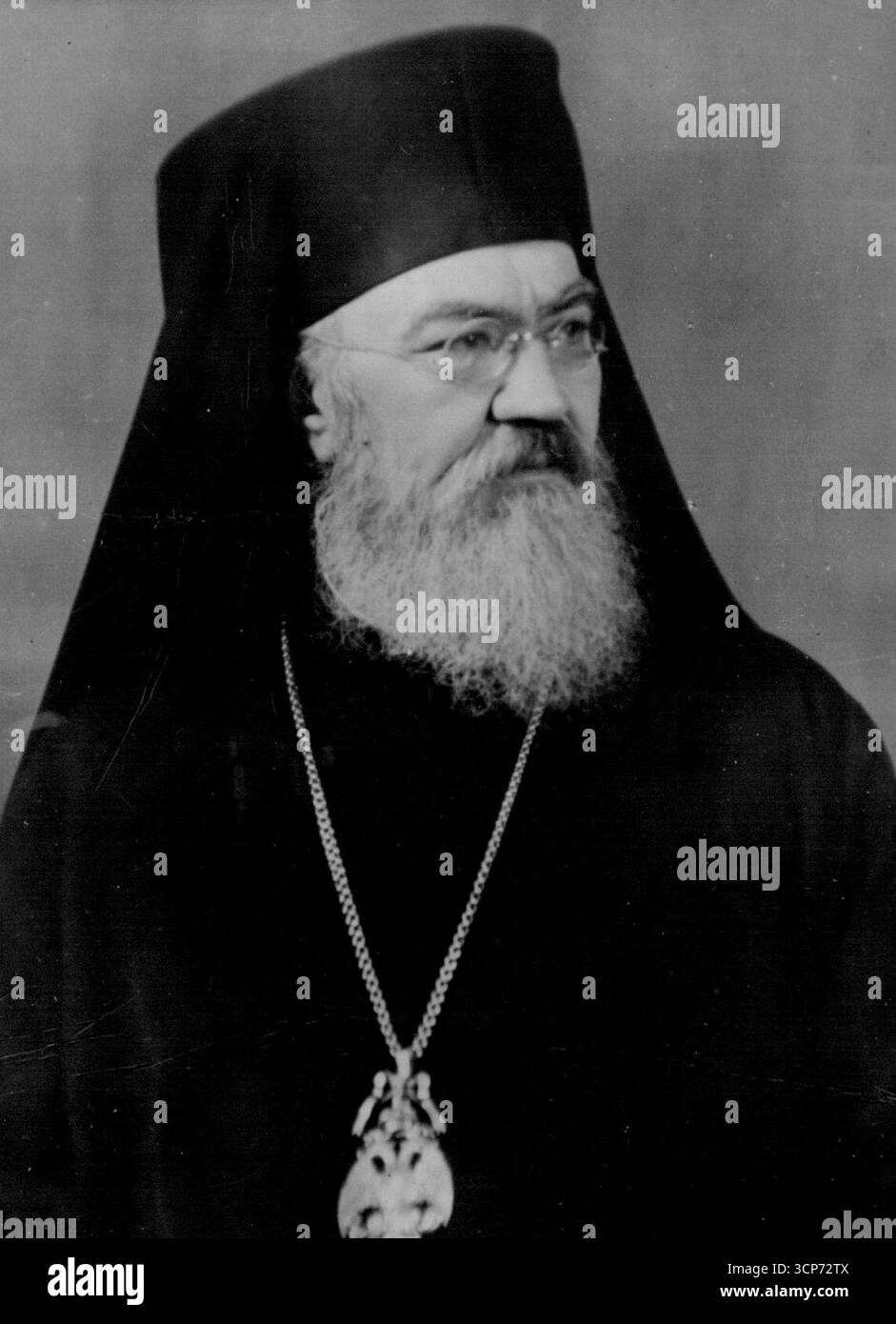 Lottatore reggente-arcivescovo -- cinquantacinquenne, reggente-arcivescovo Damaskinos di Grecia.afflitto dai problemi della Grecia liberata, parlerà seriamente delle sue speranze per ripristinare la fiducia e la tolleranza internazionali. Alto sei piedi tre pollici, era nel suo campione giovanile di wrestler amatoriale della Grecia. Oggi lotta ancora - con complicate crisi politiche e difficoltà di pianificazione spirituale a lungo termine. 11 gennaio 1946. Foto Stock