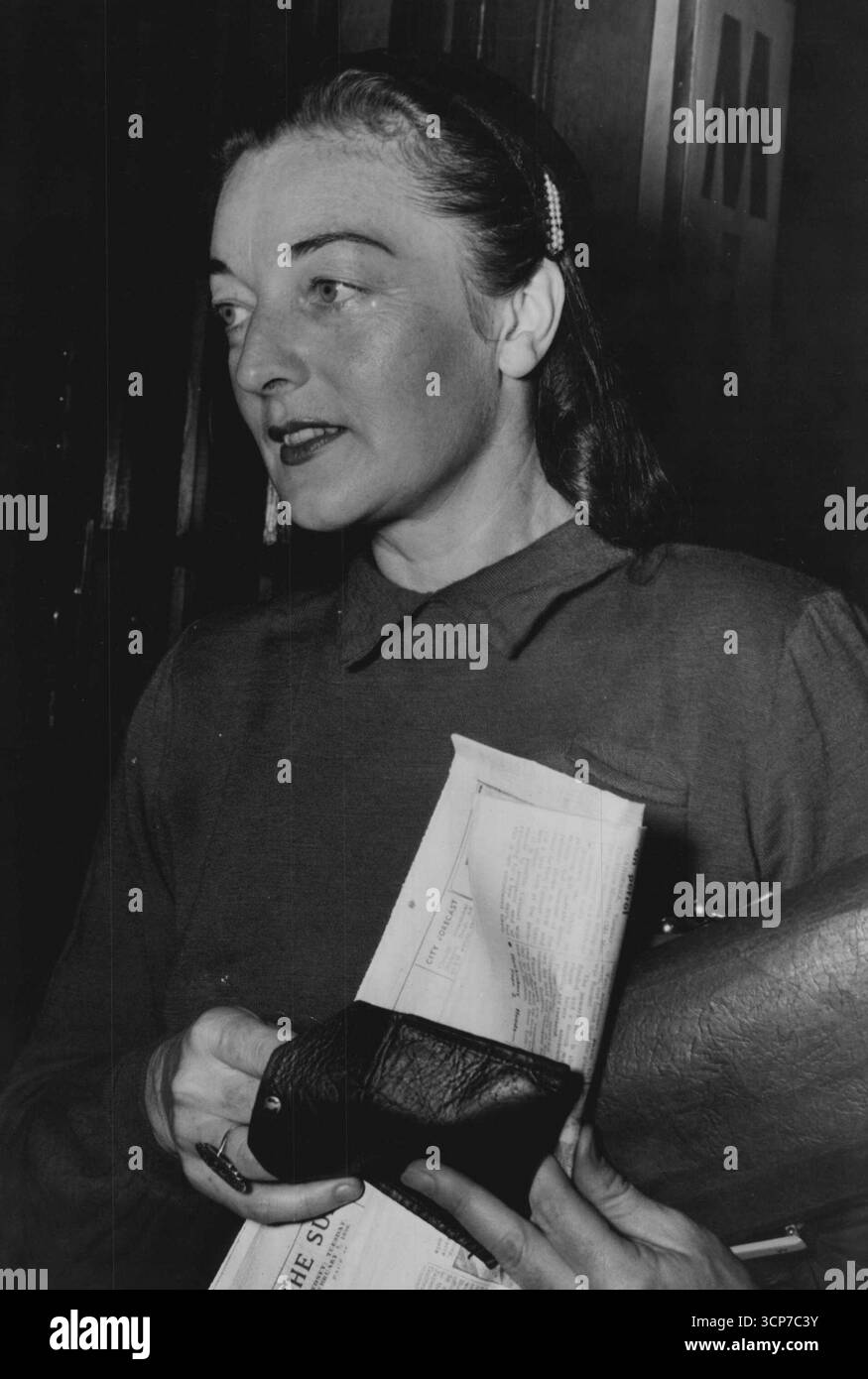 Attrice Neva Carr Glyn. La croce non è un pezzo di Londra o di Parigi. E' un pezzo eccitante di Australia con una personalità tutta sua. Bevo caffè lì ogni giorno e guardo la gente. Mi piacciono le persone e quelle che vedete intorno alla Croce sono un po' più emozionanti." 29 marzo 1950. Foto Stock