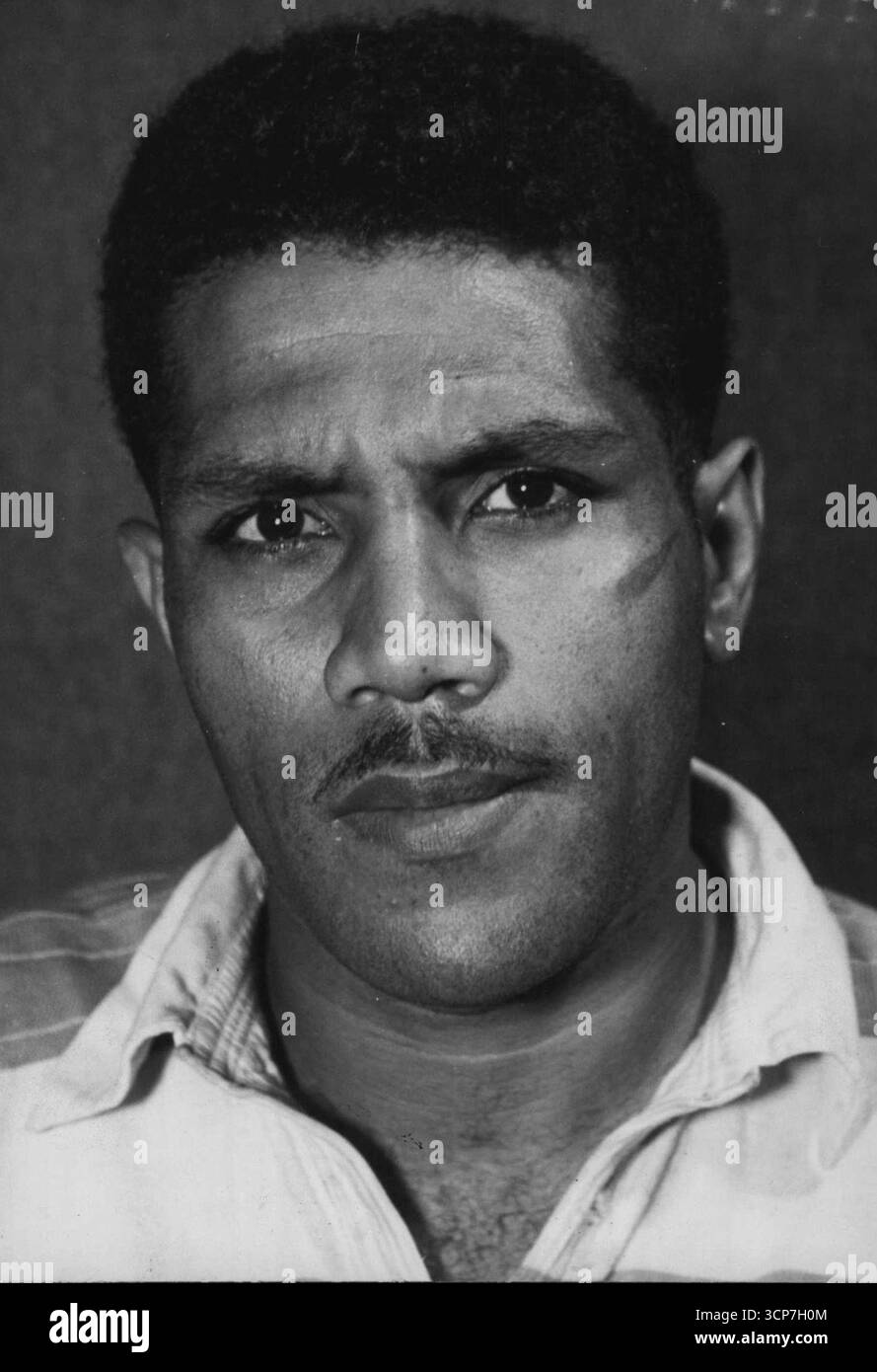 George Cavalevu (Vice Capitano) - secondo cinque-ottavo. Fu capitano della squadra delle Fiji che lo scorso anno ha fatto un giro in Nuova Zelanda. Ha studiato alla Queen Victoria School, la scuola principale per i Fijiani nella Colonia, ed ha 24 anni di età. Ha 5ft anni. 8ins. alto e pesa 12st. 51bs. È un meccanico del motore. È interessato a vedere il Sydney Harbour Bridge e lo Zoo e non vede l'ora di acquisire più esperienza di rugby in Australia. George Cavalevu è stato selezionato da quest'anno la Nuova Zelanda Rugby Almanack come uno dei cinque migliori giocatori in Nuova Zelanda la scorsa stagione. Luglio 28, 1952. Foto Stock