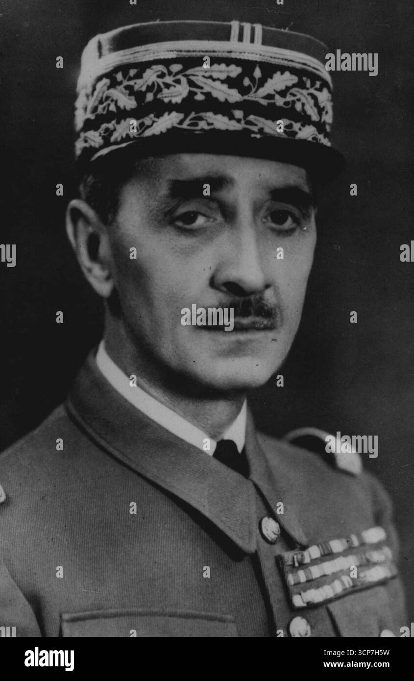 C.-in-C.. Forze francesi libere che avanzano con le truppe britanniche in Siria.foto mostra: Il generale Catroux, Comandante in Capo delle forze francesi libere, che, con le truppe britanniche e imperiali, sta avanzando in Siria, sotto il comando supremo del generale Sir Henry Maitland Wilson, C.-in-C.. Palestina e Transgiordania. 9 giugno 1941. Foto Stock