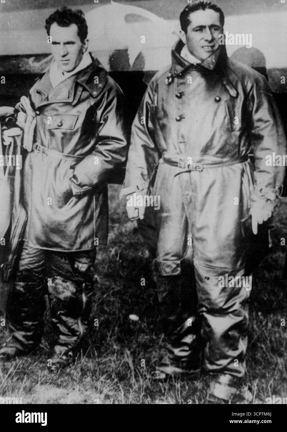 Attraversando l'Atlantico Parigi - New York. I piloti francesi coste e Bellonte con il loro aereo. 8 ottobre 1930. Foto Stock